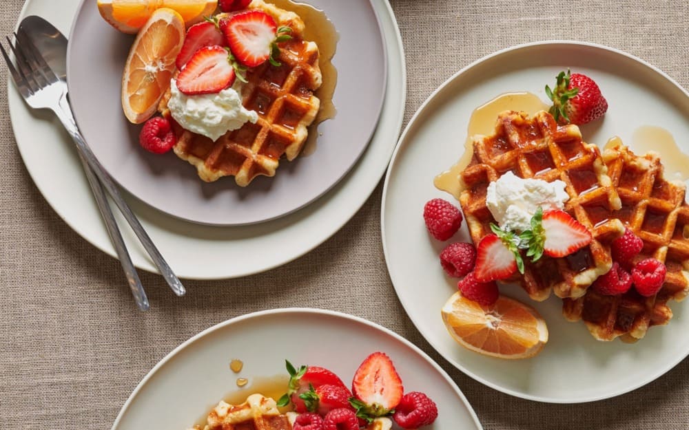 Waffles with strawberries and oranges on Zungleboo plates